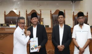 DPRD Batam Terima Dokumen Ranperda Pemakaman dan LKPj Wali Kota