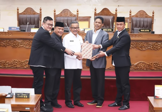 Rapat Paripurna DPRD, Pemko Batam Ajukan Ranperda Angkutan Umum Massal