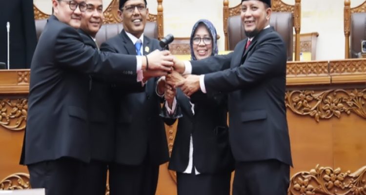 Kamal, Aweng, dan Hendra Resmi Jadi Pimpinan DPRD Kota Batam