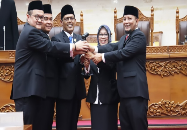 Kamal, Aweng, dan Hendra Resmi Jadi Pimpinan DPRD Kota Batam